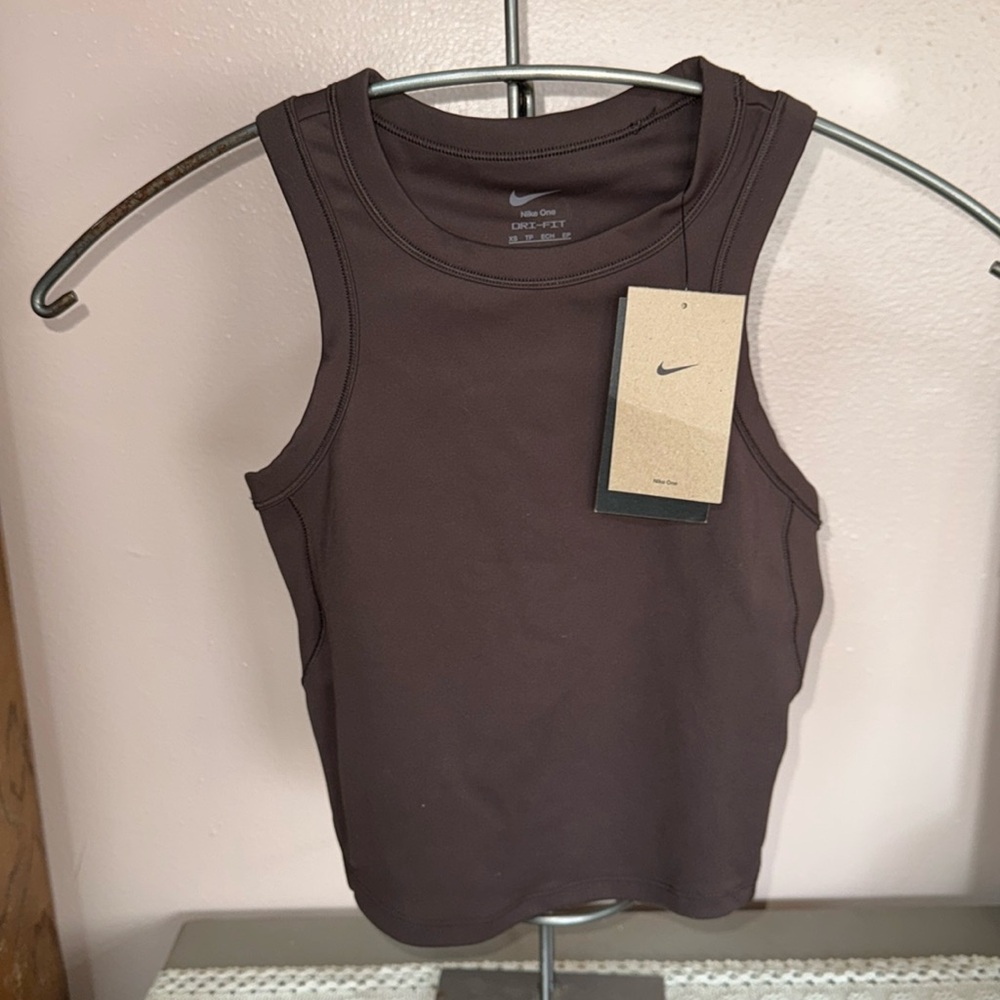 Nike women’s top